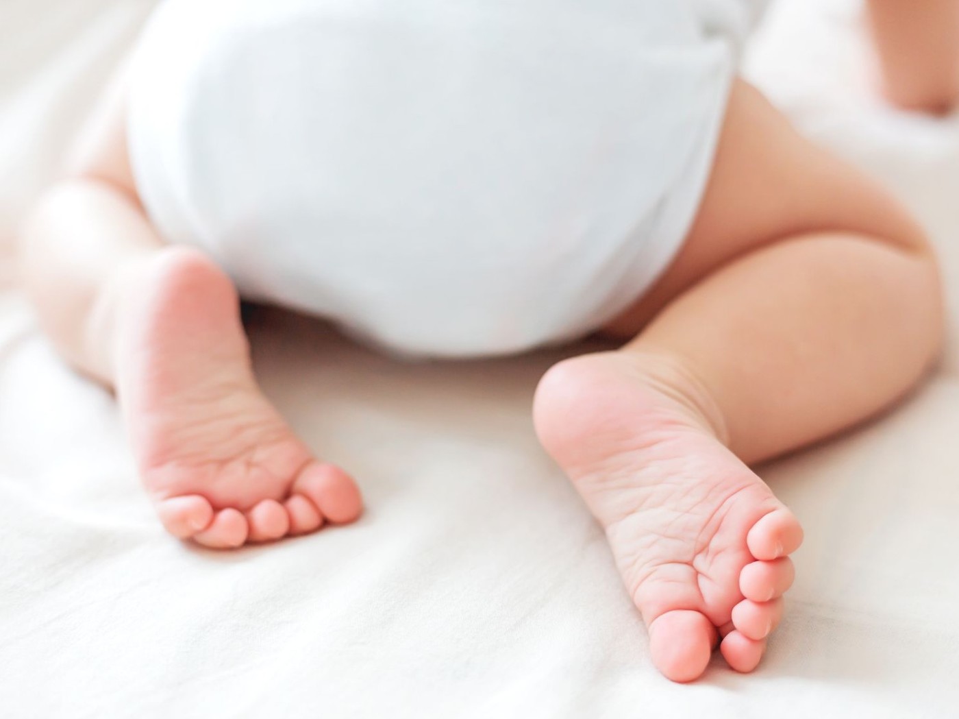 Baby mit Windel