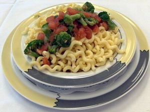 Nudeln mit Brokkoligemüse