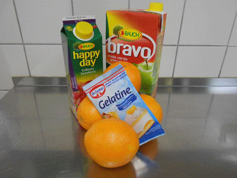 bunt gefüllte Orangen