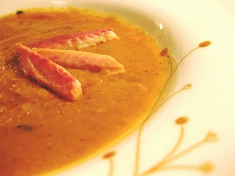 Linsensuppe mit Räucherforelle