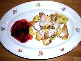 Buttermilchschmarrn mit Beerenragout