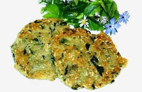Wildkräutersalat mit Bärlauchpuffer