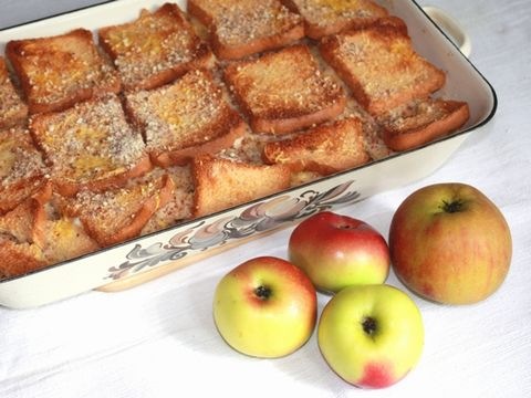 süßer Scheiterhaufen mit Äpfeln