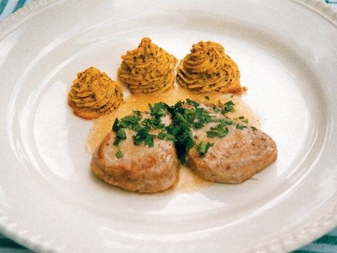 Kalbsmedaillons mit Erdäpfel-Mohnkrapferl
