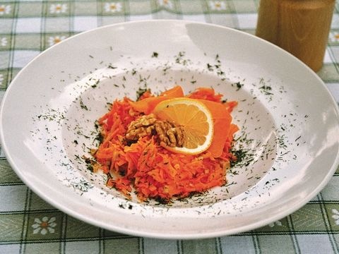 Karotten-Nuss-Salat