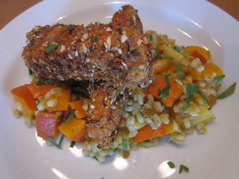 Knuspriger Karpfen an Kürbis-Rollgerstl-Risotto