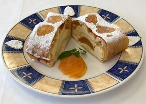 Marillen-Topfen-Strudel