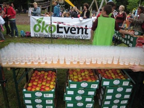 Oekoevent_Logo_MW-Becher_Aepfel