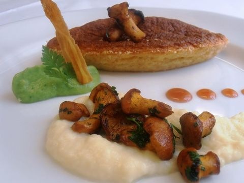 Quinoa -Topfen-Parmesan-Souffle mit Eierschwammerln
