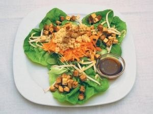 Salat mit Tofu und Rollgerste