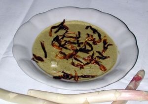 Spargelsuppe mit Sauerampfer