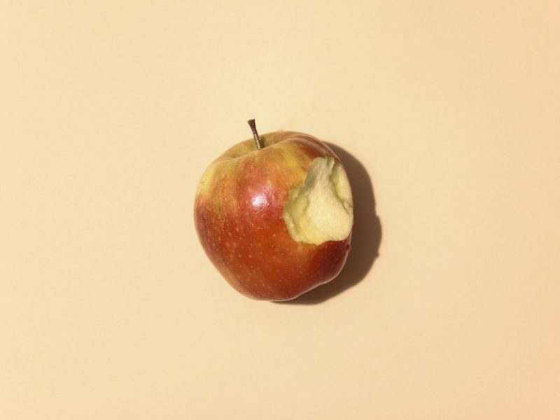 Angebissener Apfel
