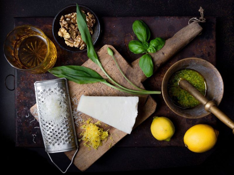 Zutaten für ein Bärlauch-Pesto