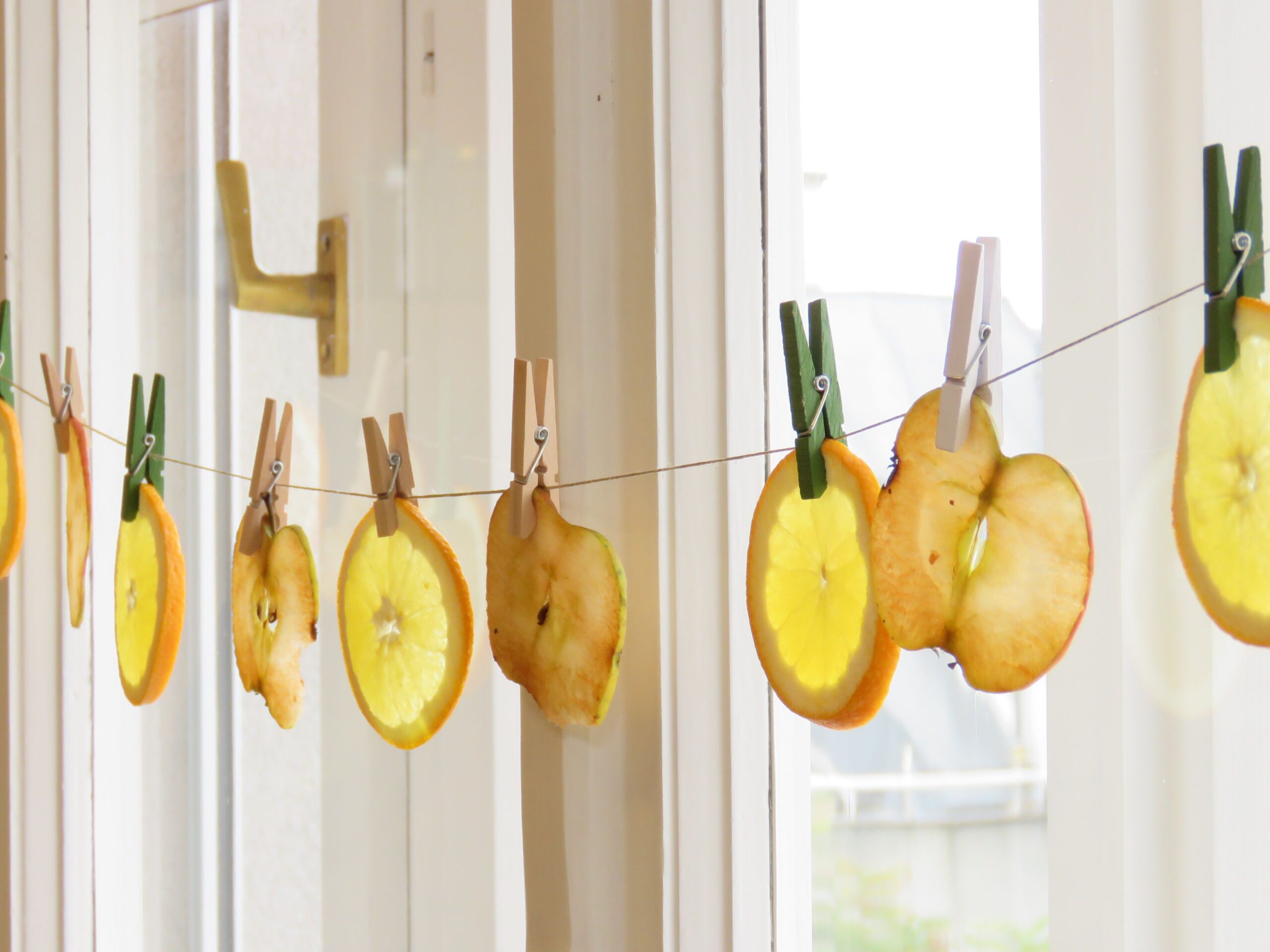 Duftgirlande mit Apfel- und Orangenscheiben