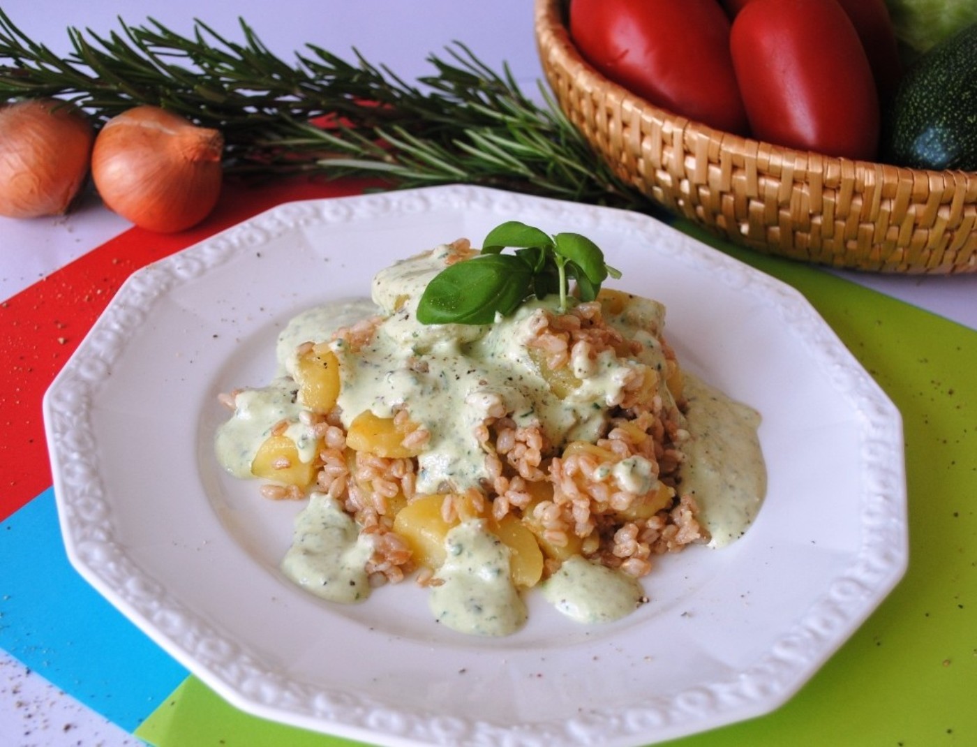 Einkornreis-Erdäpfel-Pfanne mit Basilikumsauce