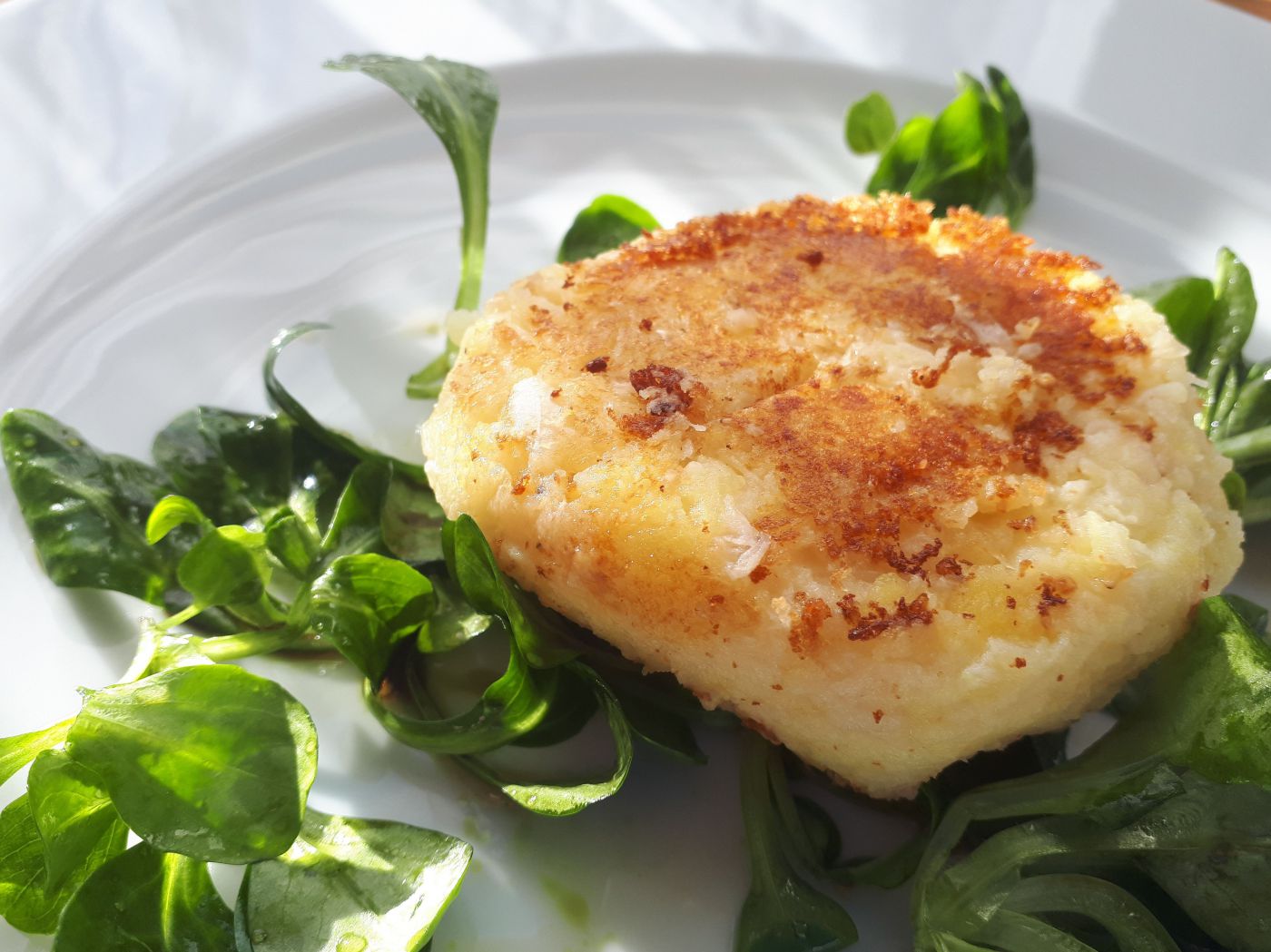 Erdäpfellaibchen auf Vogerlsalat