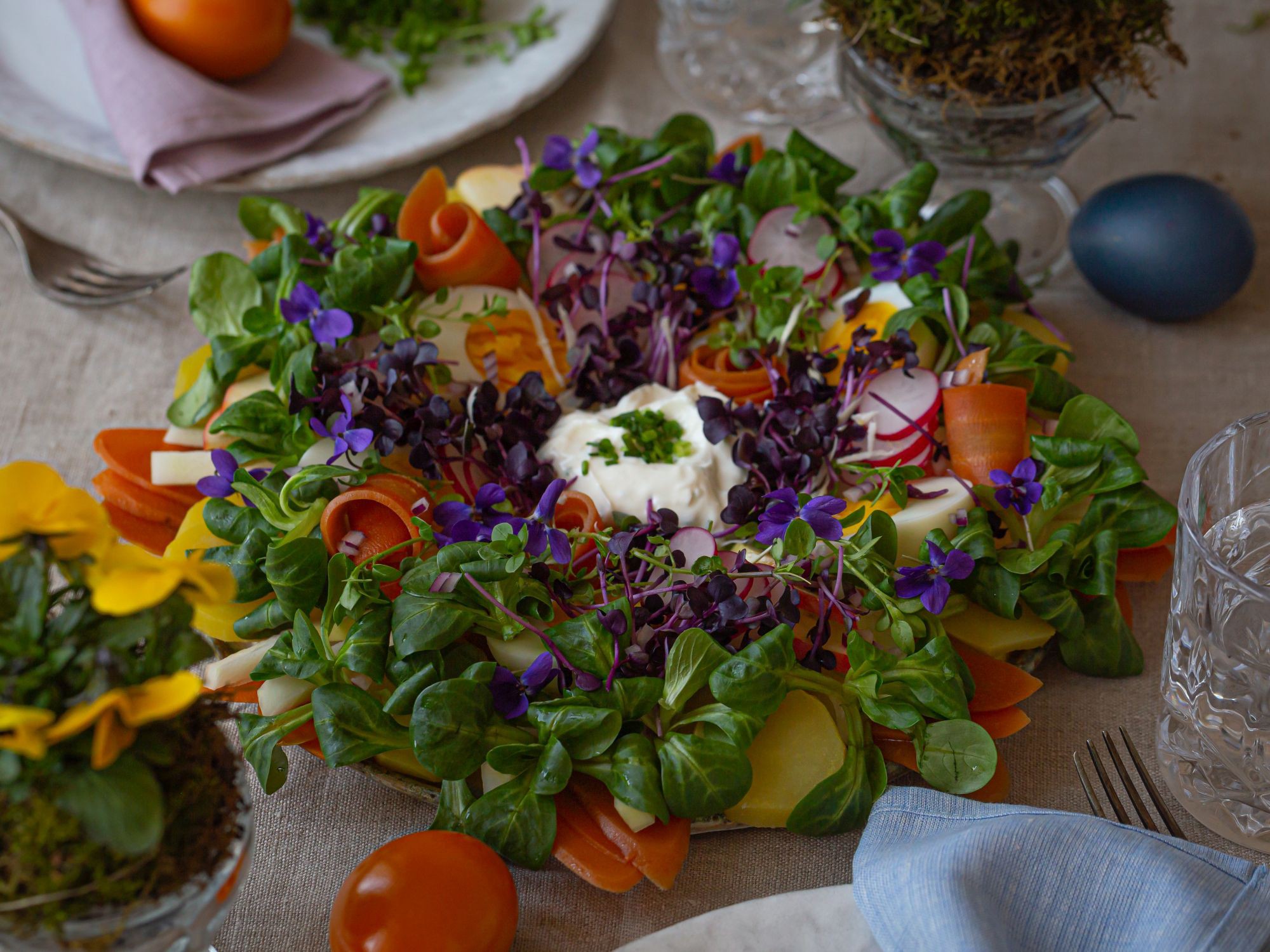 Salatkranz mit Karottenröllchen
