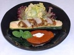 Gefüllte Zucchini mit Paradeissauce