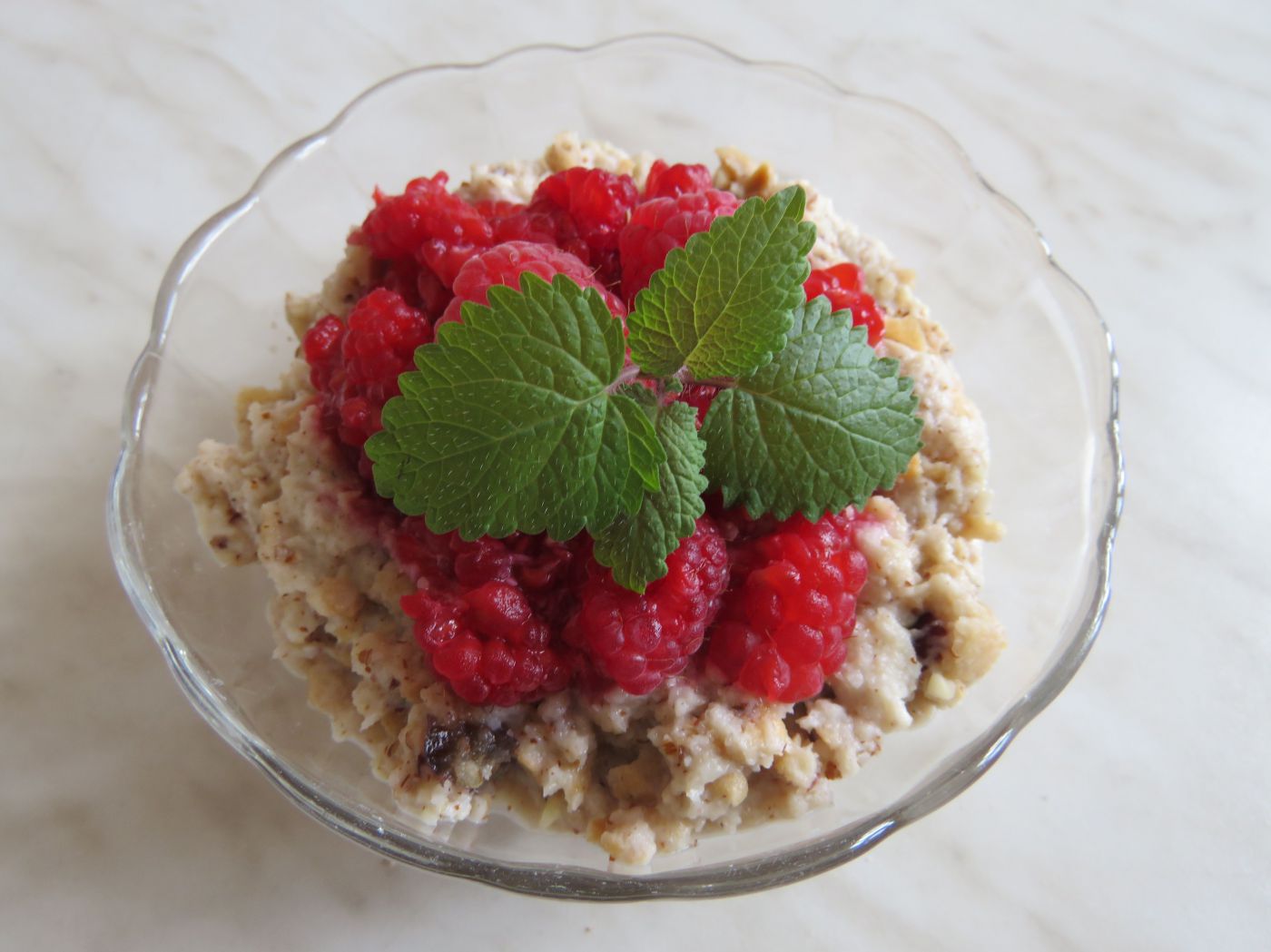 Nussdessert aus altbackenem Brot
