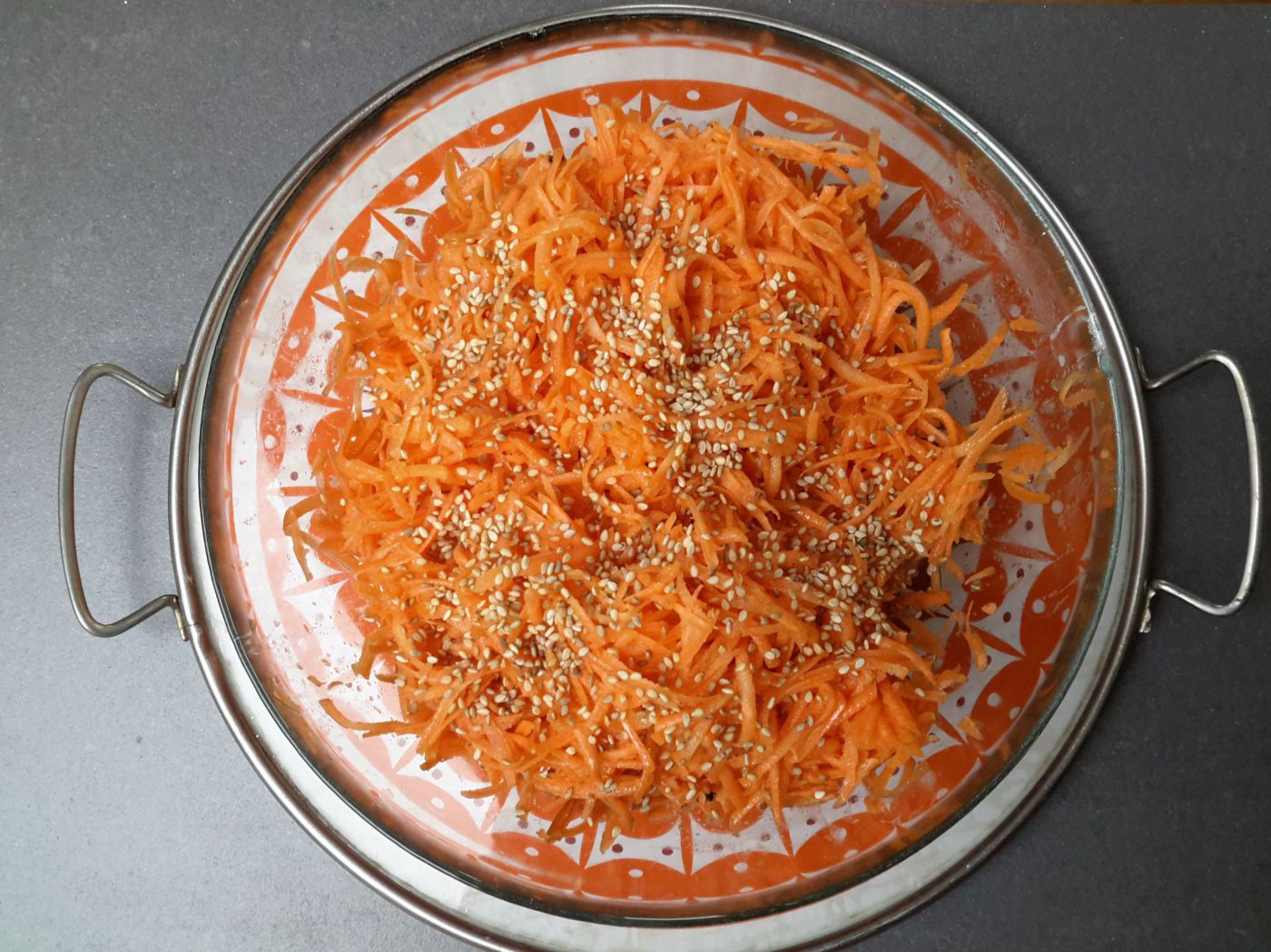 Karottensalat mit Sesam