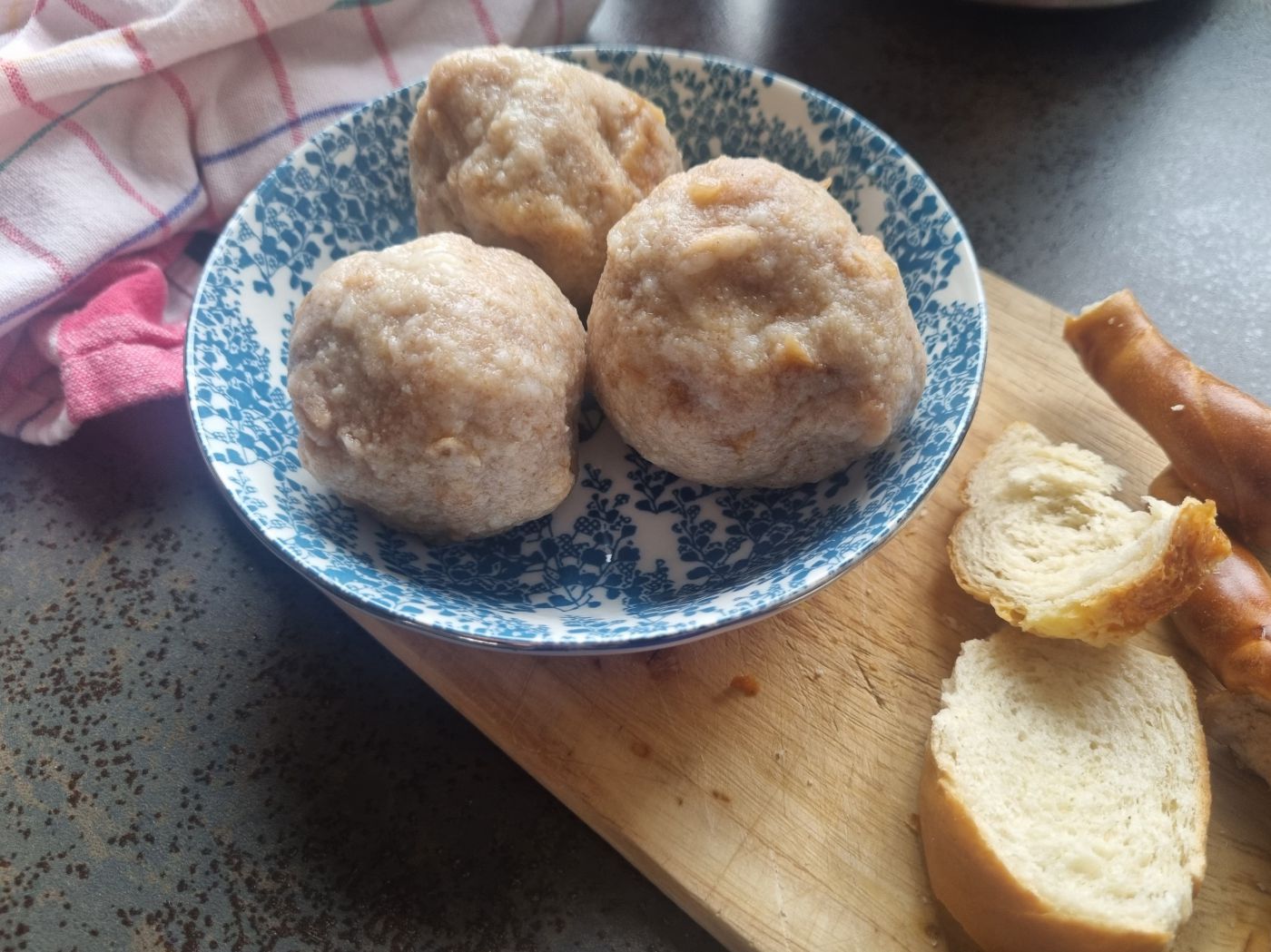 vegane Knödel in einer Schüssel