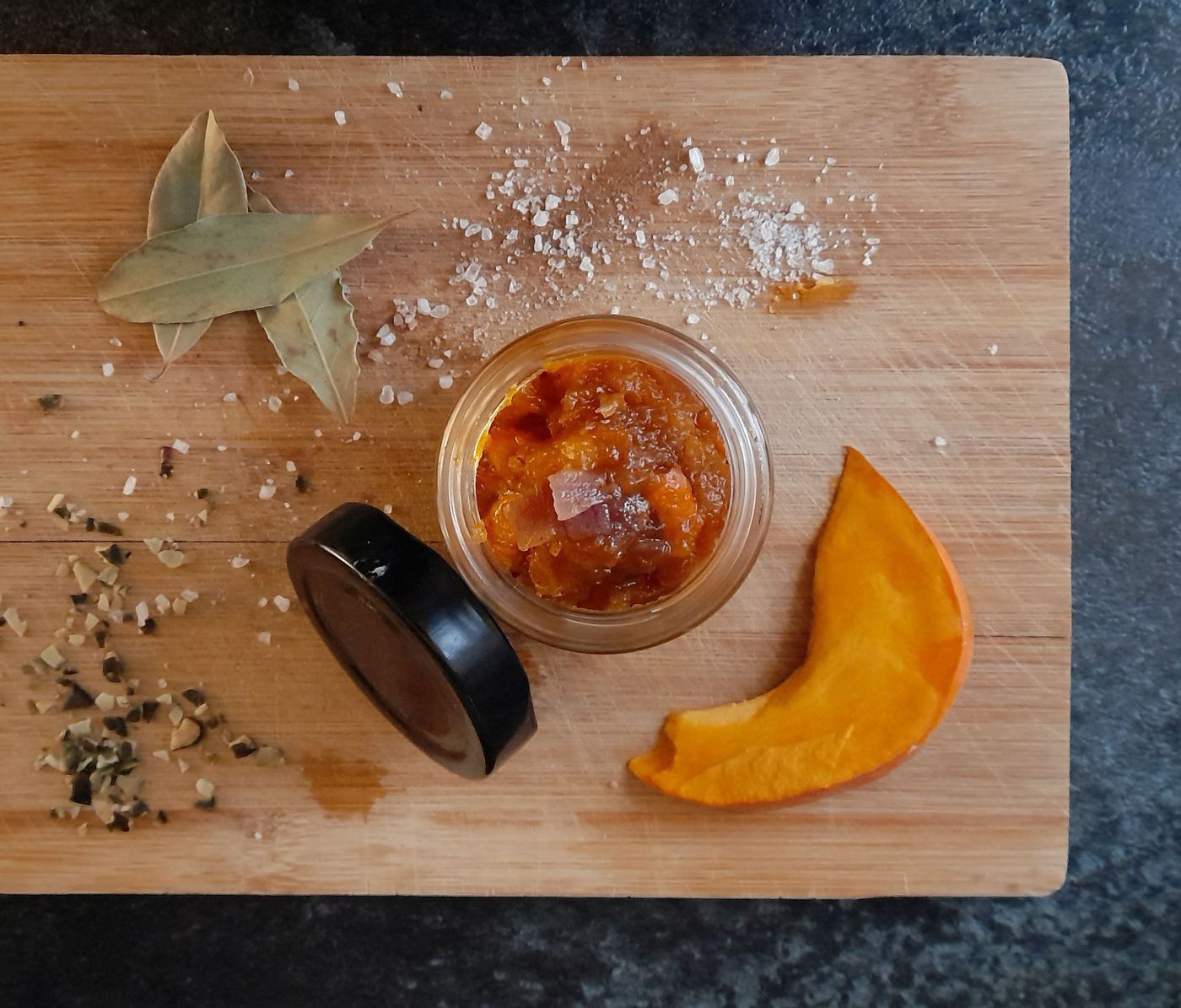 Kürbis-Chutney im Glas
