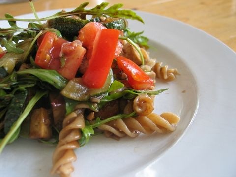 Mediterraner Nudelsalat