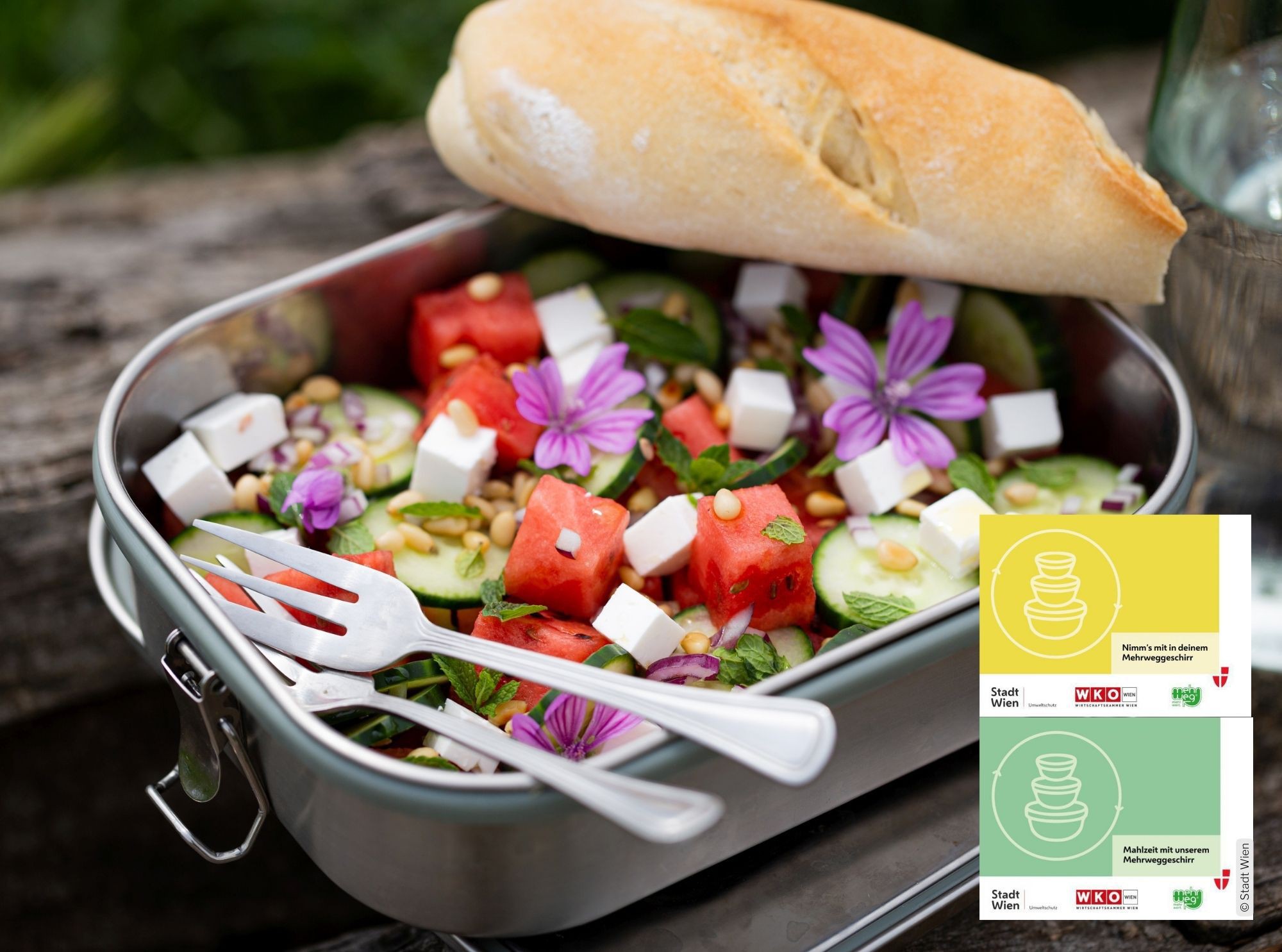 Salat in Metallgeschirr und Sujet der Mehrwegaufkleber