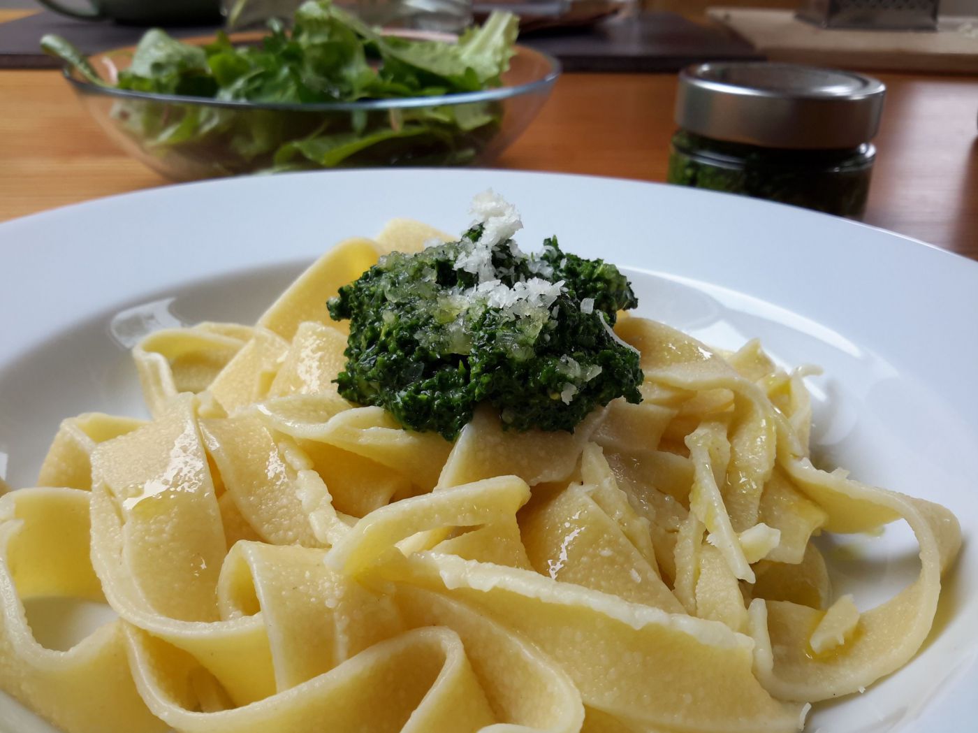 Palmkohlpesto mit Nudeln