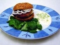 Pastinakenburger mit Porree-Kräuter-Sauce