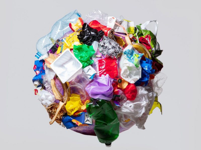 plastikabfall-erdkugel_master1305_adobestock_250845383