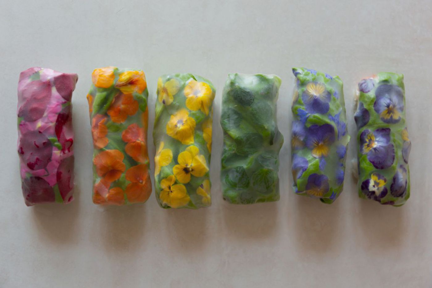 Eat the rainbow - Sommerrollen mit Blüten