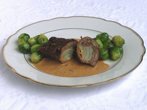 Rindsrouladen mit Kohlsprossen