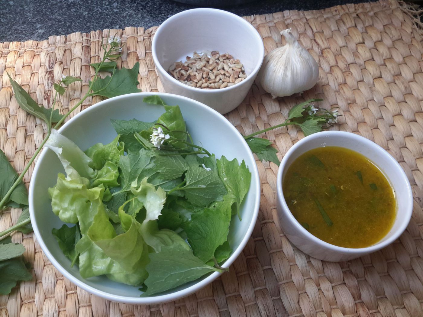 Salat mit Knoblauchrauke