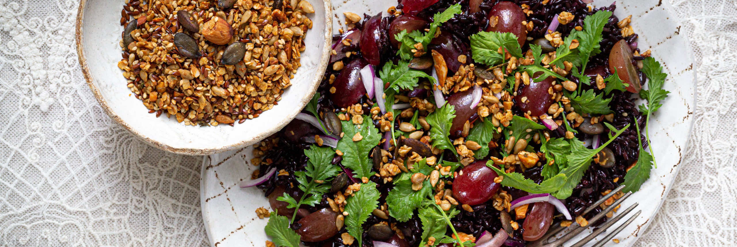 Reissalat mit Granola
