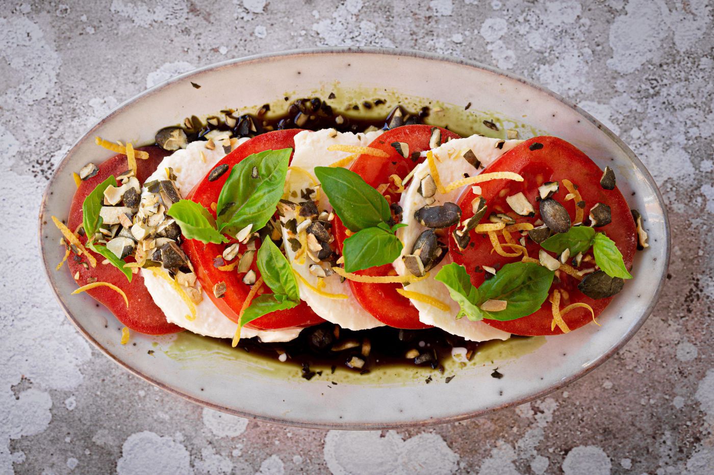 Steirische Caprese mit Kürbiskernöl