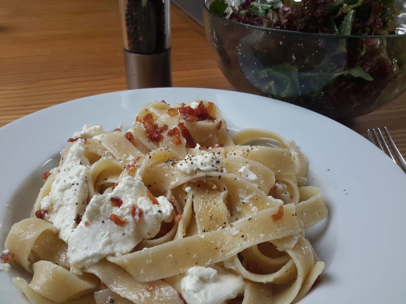 Topfennudeln mit Speck