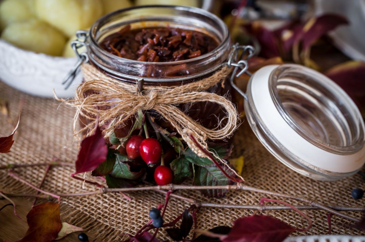 vegane Bratensauce in einem Schraubglas